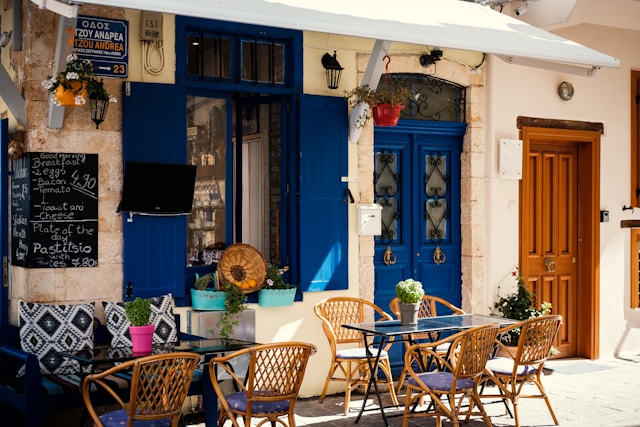 crete street cafe in greece